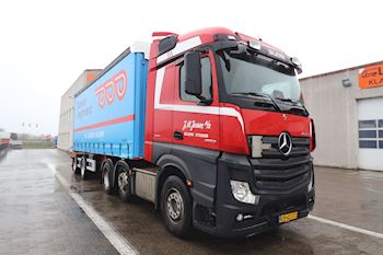 Lastas har leveret denne nye Kel-Berg 2 akslet link gardintrailer til J.M. Jensen A/S