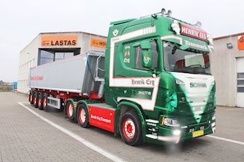 Ny flot Kel-Berg 4 akslet tiptrailer 37 m3  leveret til Henrik Eeg Transport 