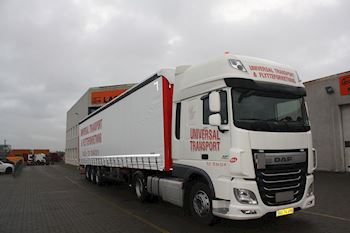 Ny Kel-Berg 3 akslet maxi flex gardin trailer til Universal Transport & Flytteforretning 