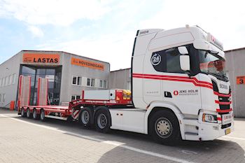JH Auto v. Jens Holm med en ny Faymonville  4 akslet maskintrailer med udtræk fra Lastas 