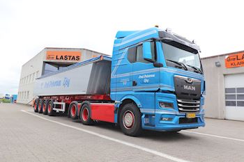 Vognmand Poul Pedersen, Ejby med ny Kel-Berg 4 akslet tiptrailer 37 m3 leveret af Lastas