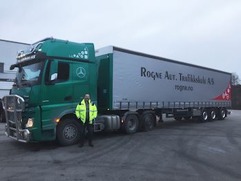 Kel-Berg 3 akslet gardintrailer til Rogne Autoriserte Trafikkskule Norge