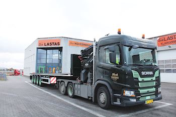 Thurah Transport A/S med en ny Kel-Berg  4 akslet nedbygget sværlasttrailer fra Lastas