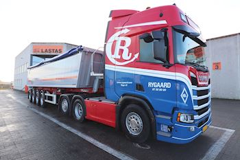 Ny Kel-Berg 4 akslet tiptrailer 37 m3 leveret  til Rygaard Transport & Logistic A/S
