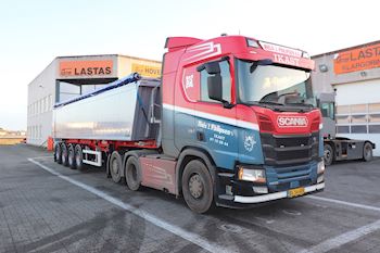 Ny Kel-Berg til Niels J. Philipsen Transport, med aut. rullepresenning leveret af Lastas