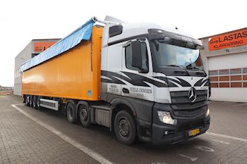 Niels Jensen Nonbo med ny flot Knapen  4 akslet Walkingfloor 15.000 mm/37 paller