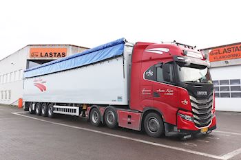 Anette Kjær & Sønner ApS med deres nr. 6 Knapen 4 akslet Walkingfloor trailer 15.000 mm