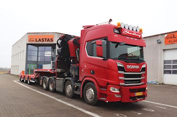 KS Assistance ApS med en ny Kel-Berg 3 akslet maskintrailer med udtræk fra Lastas