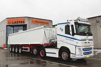 Ny Kel-Berg 4 akslet grus trailer 37 m3 leveret til Søren Bech, Uldum ApS