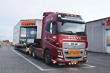 KK Skovservice ApS med en ny Doll  3 akslet sengetrailer fra Lastas