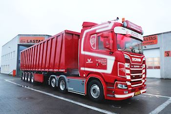 Ny flot Kel-Berg 4 akslet skrottrailer 71 m3 til Smedegaarden A/S fra Lastas