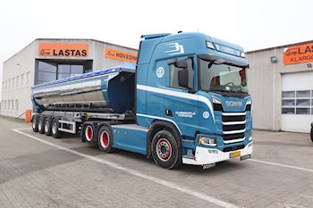 En flot ny Kel-Berg 4 akslet asfalt trailer 32m3 til Kai Andersens Eftf. A/S