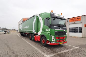 Lastas har leveret en ny Kel-Berg 3 akslet  gardintrailer 14,9 m til Poul Schou A/S
