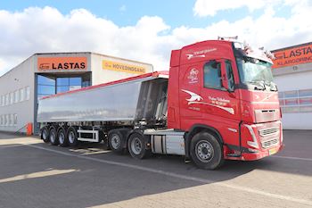 Sorø Vognmandsforretning med en ny Kel-Berg 4 akslet grus tiptrailer 37 m3, leveret af Lastas