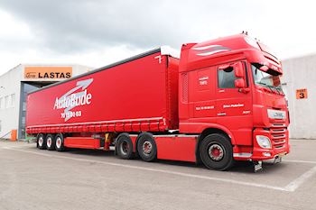 Lastas har leveret en ny Kel-Berg 3 akslet  gardintrailer til AutoBude A/S 