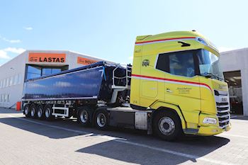 Ny Kel-Berg 4 akslet tiptrailer 37 m3 leveret  til Abildskou A/S fra Lastas