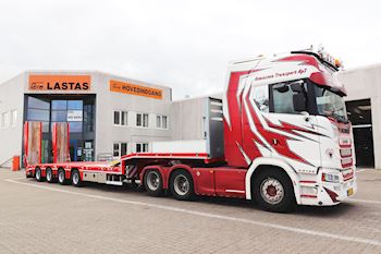 Asmussen Transport ApS med en ny Kel-Berg  4 akslet maskintrailer med udtræk