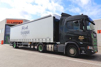 Lastas har leveret en ny Kel-Berg 1 akslet  city gardintrailer til Thurah Transport A/S