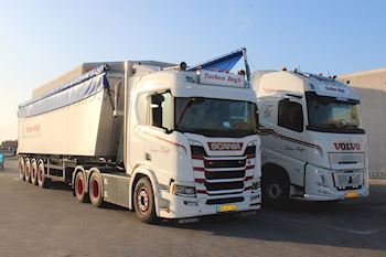 2 nye Kel-Berg 4 aks. tiptrailere 61,5 m3 til  Vognmand Torben Bøgh ApS fra Lastas