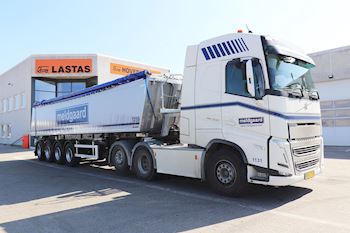 Ny Kel-Berg 4 akslet jord tiptrailer 37 m3 leveret til Meldgaard Transport A/S