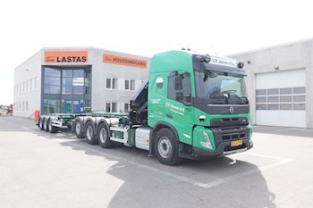 S. P. Jensen A/S er kørt med en ny flot Kel-Berg  3 akslet hejseladskærre fra Lastas