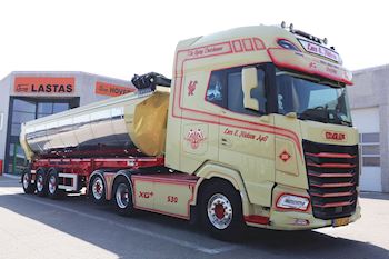 Ny super flot Kel-Berg 3 akslet city asfalt tiptrailer til Lars E. Nielsen ApS fra Lastas