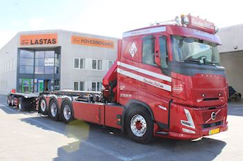 Vognmand Carsten Nielsen med en ny Kel-Berg  3 akslet overføringsanhænger fra Lastas