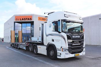 Dansk Entreprenør Transport ApS med en ny  Kel-Berg 4 akslet maskintrailer med udtræk