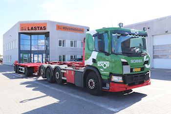 Poul Schou A/S med en ny Kel-Berg 3 akslet overføringsanhænger fra Lastas