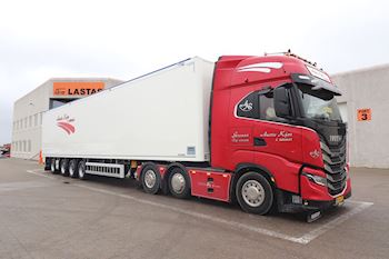 Knapen 4 akslet Walkingfloor trailer 14.900 mm udleveret til Anette Kjær & Sønner ApS