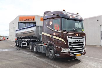 Ny Kel-Berg 4 akslet asfalt tiptrailer 34 m3  til Johs. Sørensen & Sønner Aarhus A/S