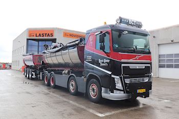 Benny´s Container Transport A/S med en ny  Kel-Berg 3 akslet asfalt tipkærre fra Lastas 