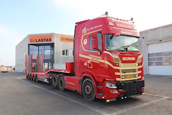 Flot ny Kel-Berg 4 akslet maskintrailere med udtræk fra Lastas til Alfred Nielsen A/S