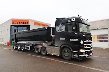 Ny Kel-Berg 3 akslet Hardox city tiptrailer 31 m3 er leveret til Gustav Hansen