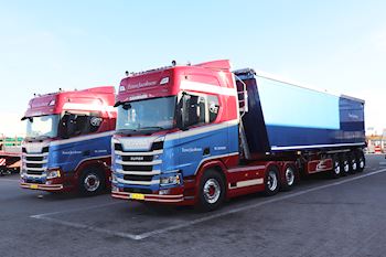 2 nye super flotte Kel-Berg 4 akslet korn  tiptrailere til Vognmand Ernst Jacobsen A/S