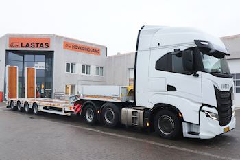 Peab Asfalt A/S med en ny Faymonville 4 akslet maskintrailer fra Lastas 