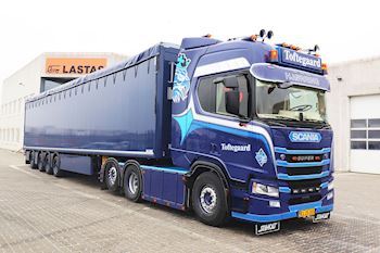 Toftegaards Transport ApS med en 15.000 mm ny flot Knapen 4 akslet walkingfloor fra Lastas