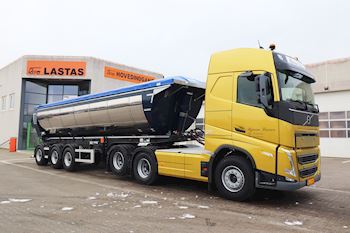 En flot ny Kel-Berg 3 akslet city asfalt tiptrailer til Entreprenør Bjarne Larsen ApS