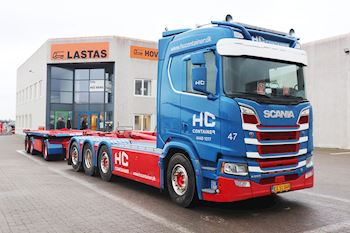 H.C. Container Service A/S med en ny Kel-Berg  3 akslet overføringsanhænger fra Lastas