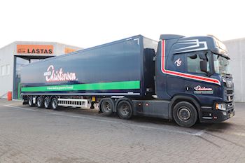 Flot ny Knapen 4 akslet walkingfloor trailer  15 m udleveret til Anker Christensen Eftf. ApS