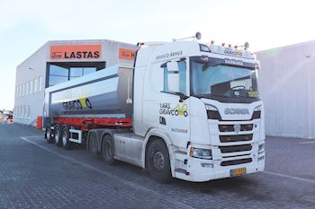Kel-Berg 3 akslet Hardox city tiptrailer 31 m3  leveret til Lars Gravco A/S 