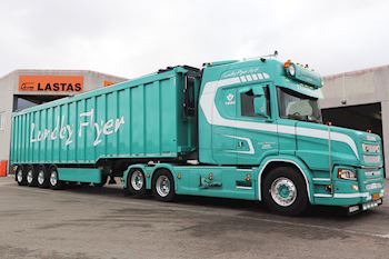 Jakob Pedersen med ny flot Kel-Berg 4 akslet skrot tiptrailer på 83 m3 fra Lastas
