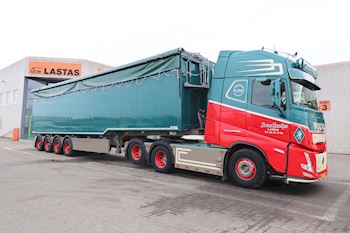 Linde-Mellerup Vognmandsforretning er kørt fra Lastas med ny Kel-Bergs 4 akslet tiptrailer