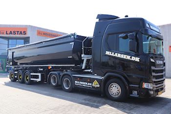 Kel-Berg 4 akslet letvægt Hardox city tiptrailer 31 m3 leveret til M.L. Larsen Entreprise ApS