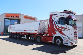 Kel-Berg 4 akslet jord tiptrailer 37 m3 med aut. rullepresenning leveret til DSV Transport A/S