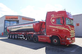 Ny flot Kel-Berg 4 akslet asfalt tiptrailer 32 m3 til Alfred Nielsen A/S 