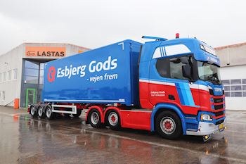 Kel-Berg nyhed leveret til Esbjerg Gods A/S  af 2 Kel-Berg 3 aks link bokstrailere