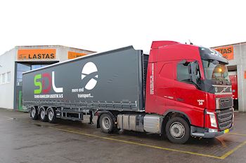 Lastas har leveret 3 nye Kel-Berg 3 akslet city gardintrailere til Schou-Danielsen Logistik A/S 