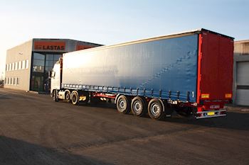 Flot ny 3 akslet Maxi Flex gardintrailer til EUT Transport & Logistik Aps