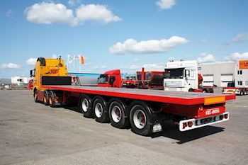 Fabriksny 4 akslet sværlast trailer til Vamdrup Specialtransport ApS